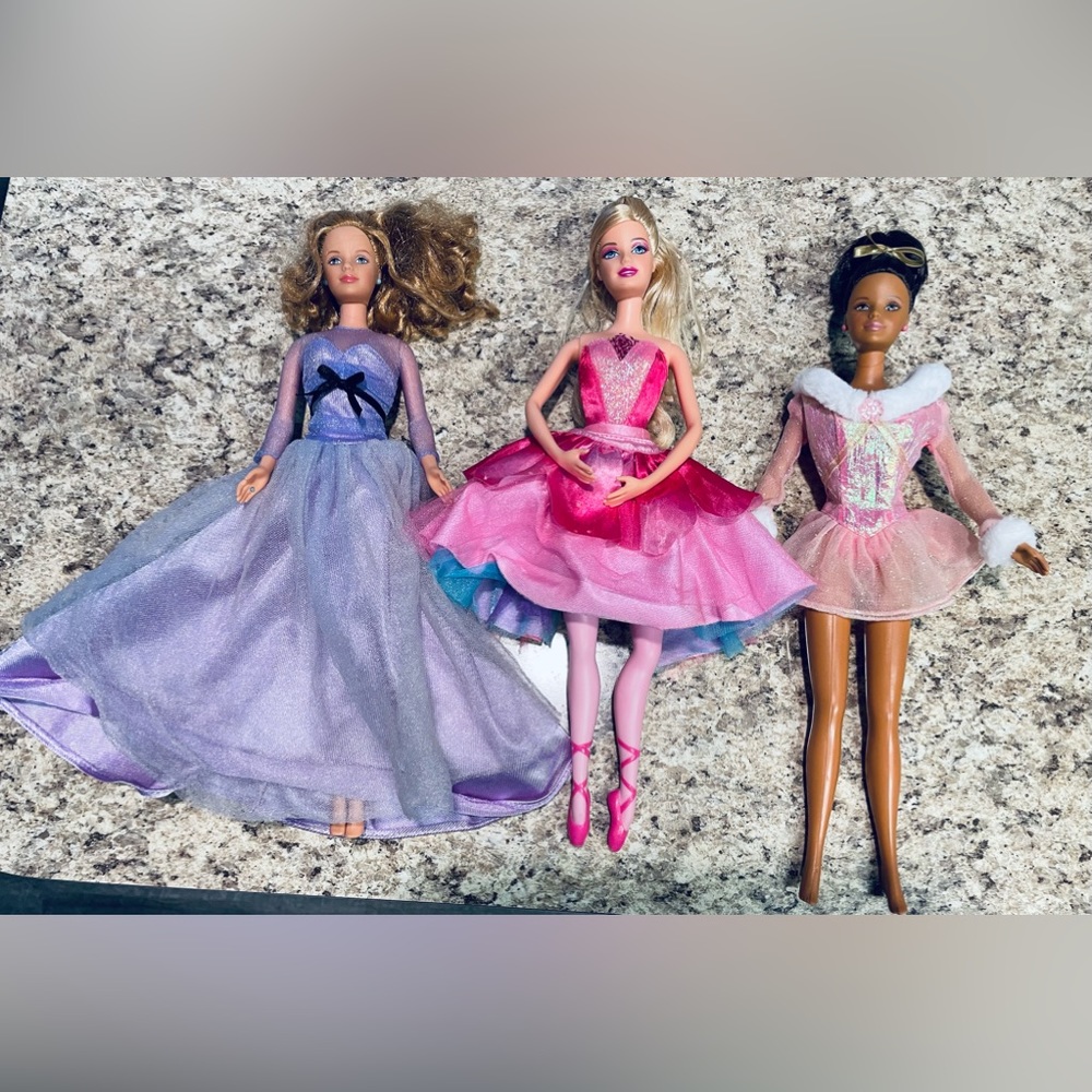Lot of vintage Barbie dolls